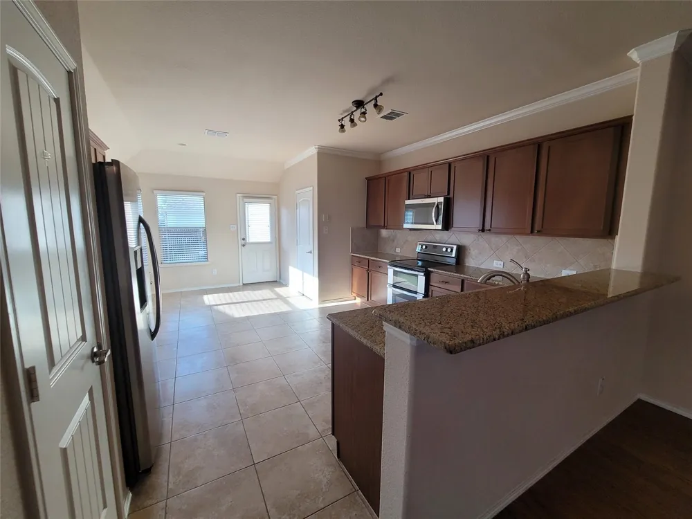 8913 Eastwood Avenue Cross Roads, TX 76227