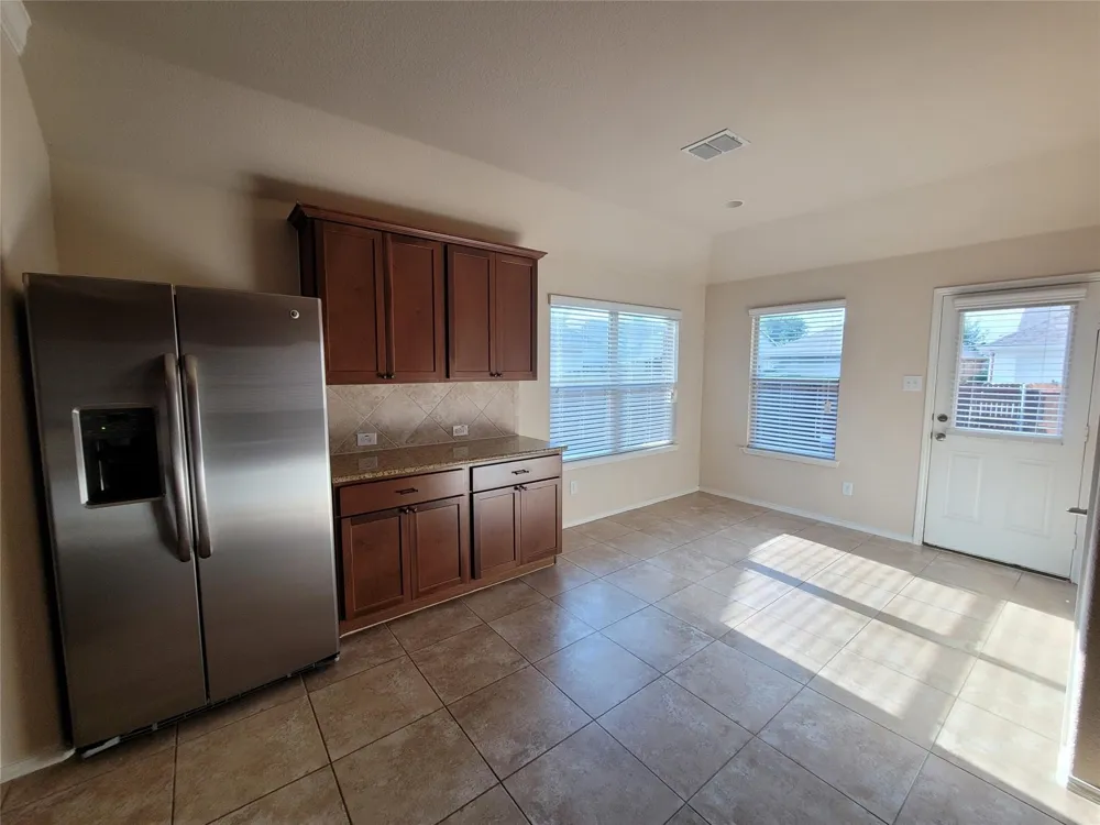 8913 Eastwood Avenue Cross Roads, TX 76227