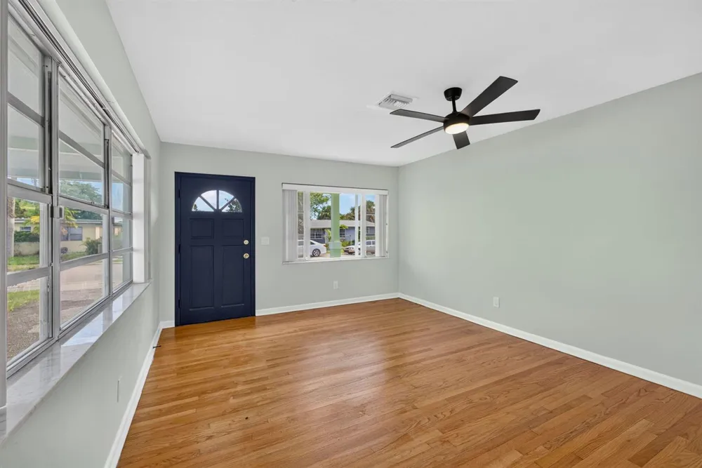 1547 W 10TH STREET Riviera Beach, FL 33404