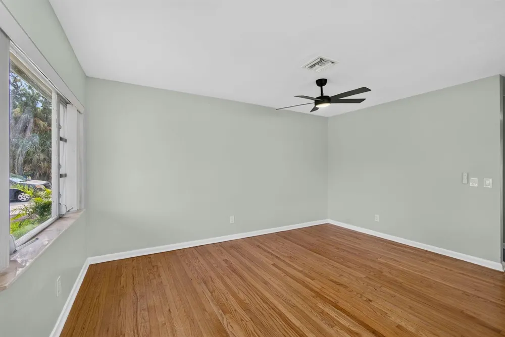 1547 W 10TH STREET Riviera Beach, FL 33404