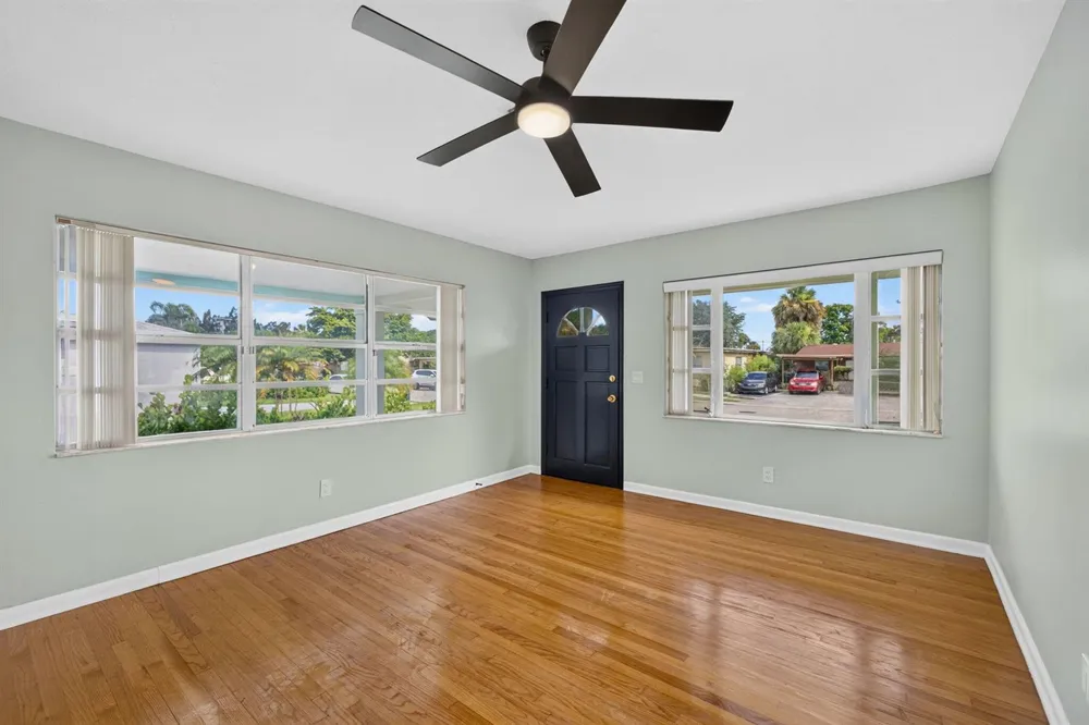 1547 W 10TH STREET Riviera Beach, FL 33404