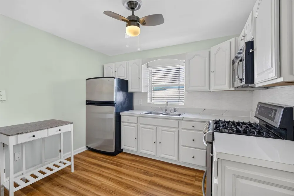 1547 W 10TH STREET Riviera Beach, FL 33404