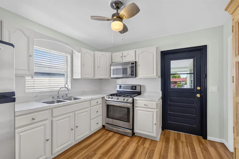 1547 W 10TH STREET Riviera Beach, FL 33404