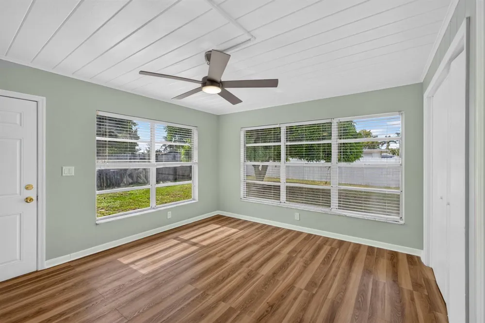 1547 W 10TH STREET Riviera Beach, FL 33404