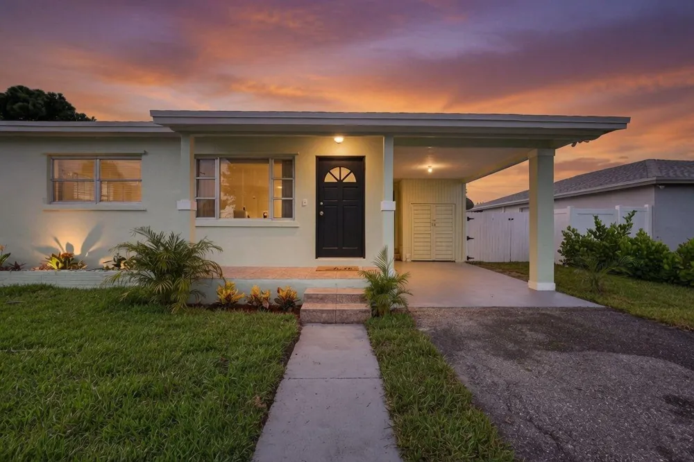 1547 W 10TH STREET Riviera Beach, FL 33404