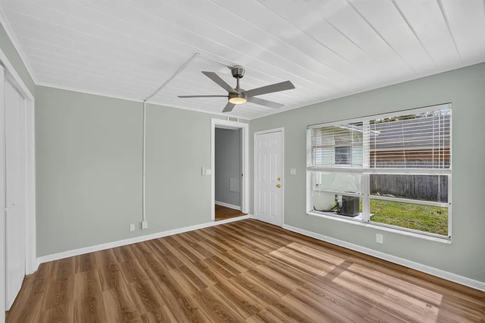 1547 W 10TH STREET Riviera Beach, FL 33404