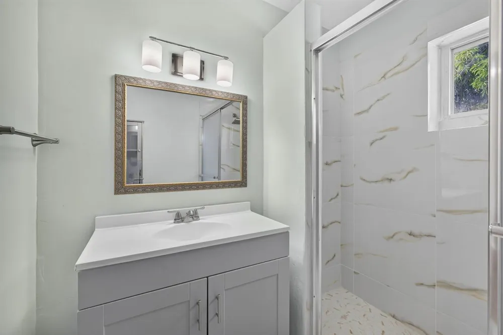 1547 W 10TH STREET Riviera Beach, FL 33404