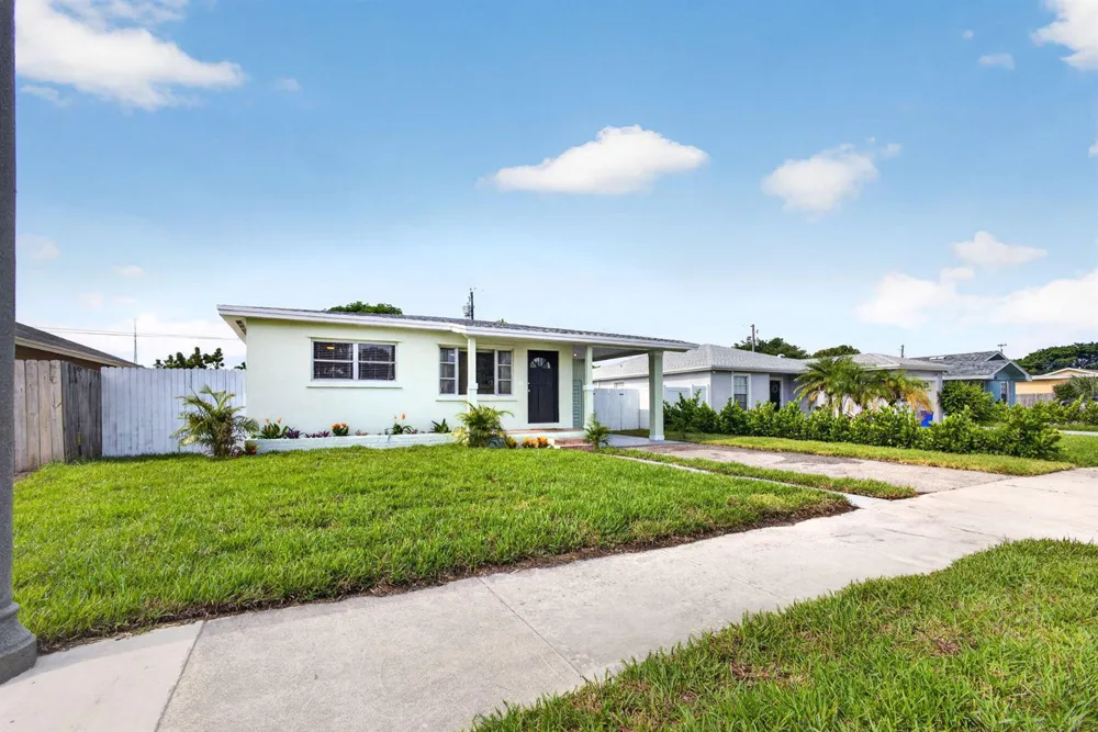 1547 W 10TH STREET Riviera Beach, FL 33404