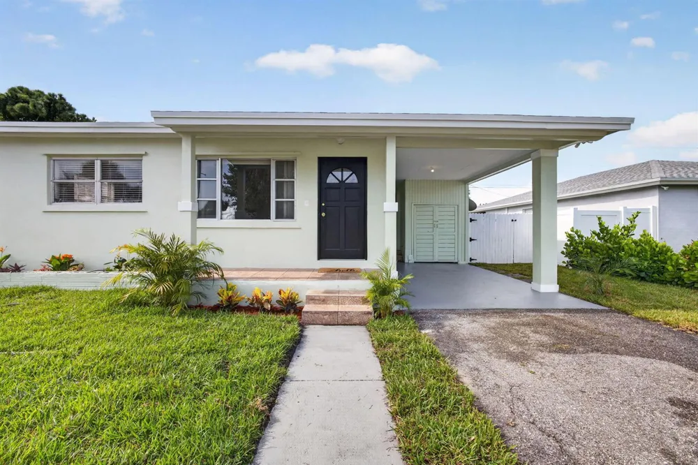 1547 W 10TH STREET Riviera Beach, FL 33404