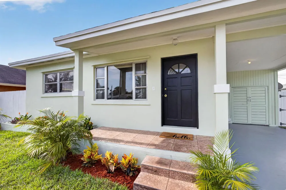 1547 W 10TH STREET Riviera Beach, FL 33404