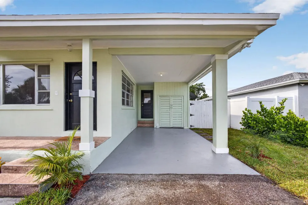 1547 W 10TH STREET Riviera Beach, FL 33404