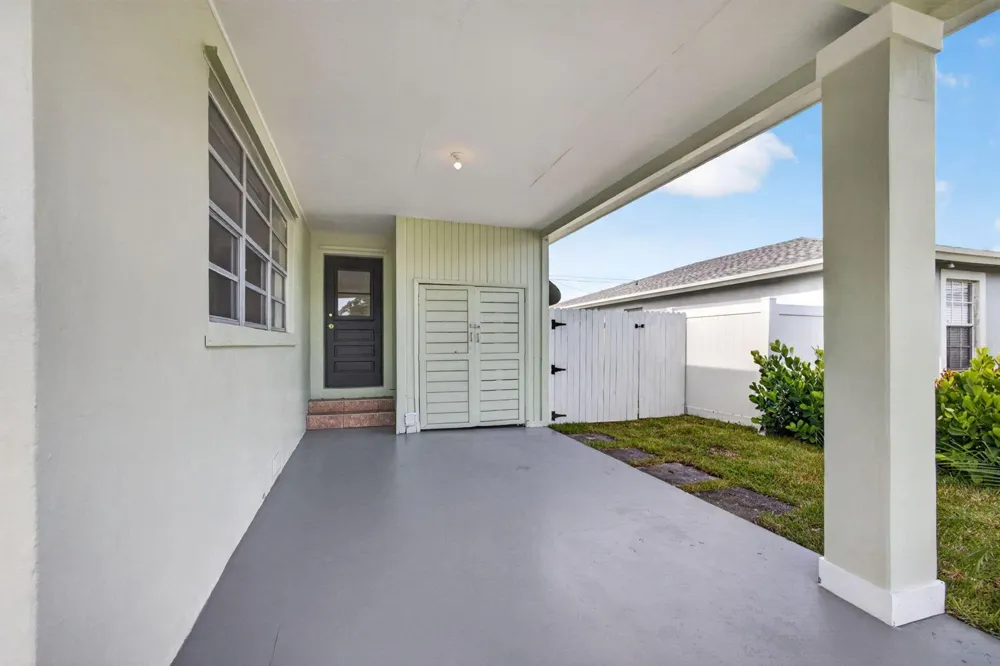 1547 W 10TH STREET Riviera Beach, FL 33404