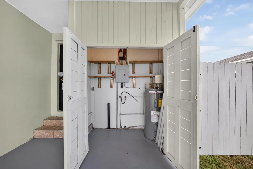 1547 W 10TH STREET Riviera Beach, FL 33404