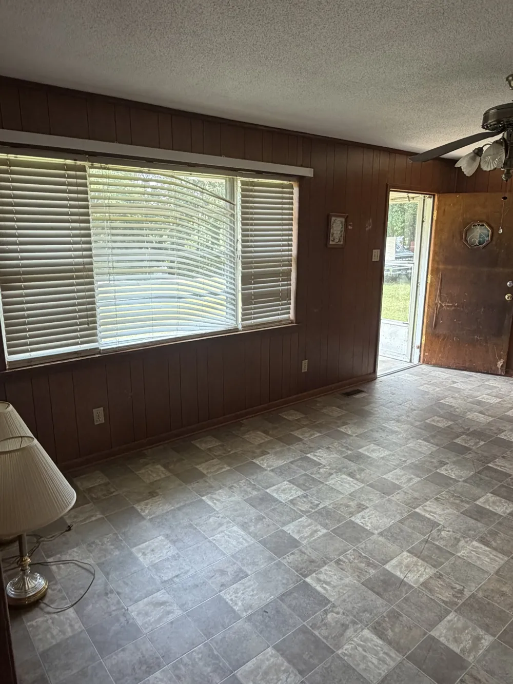 1756 Crazy Doe Rd Lexington, TN 38351