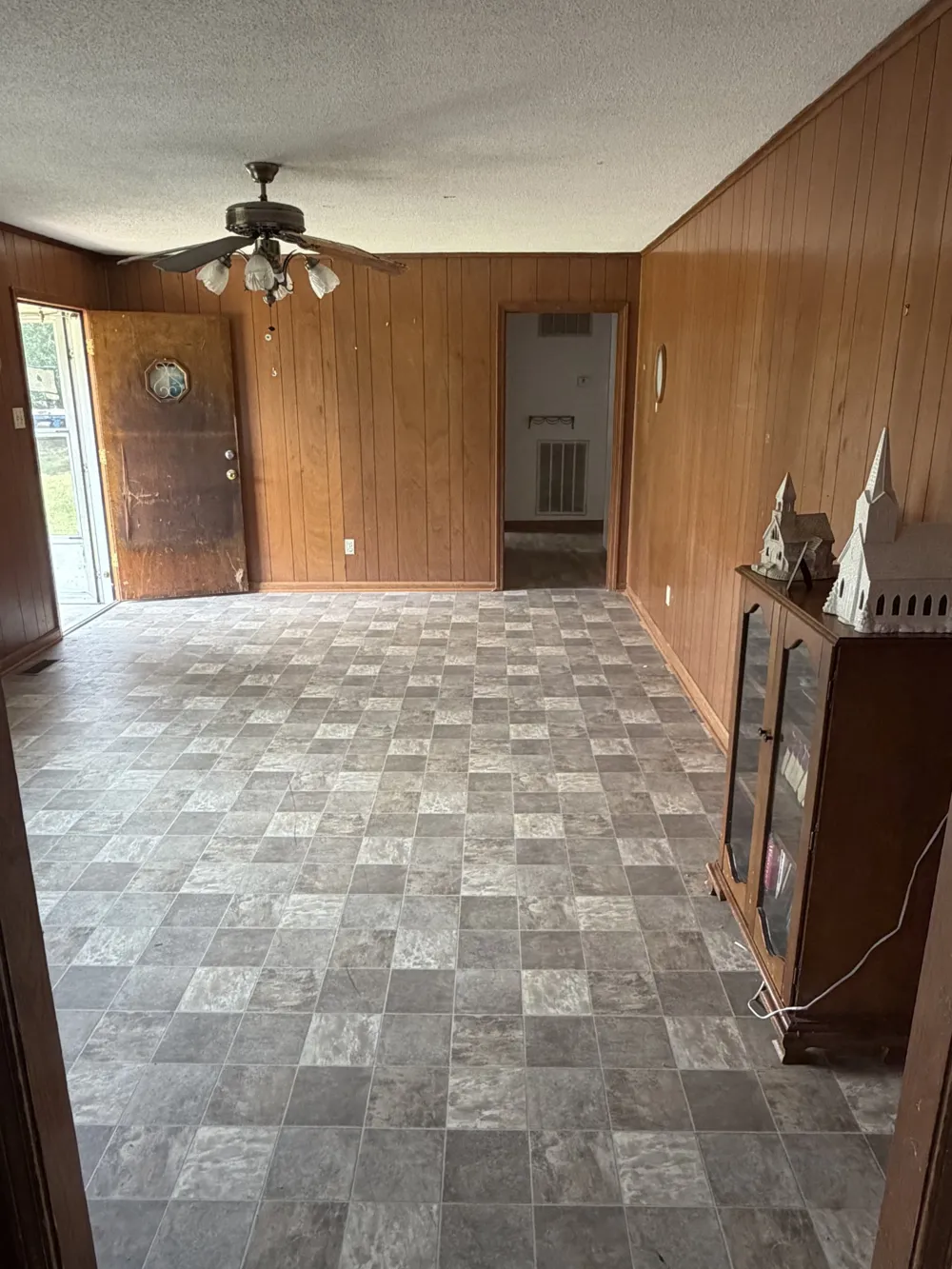 1756 Crazy Doe Rd Lexington, TN 38351