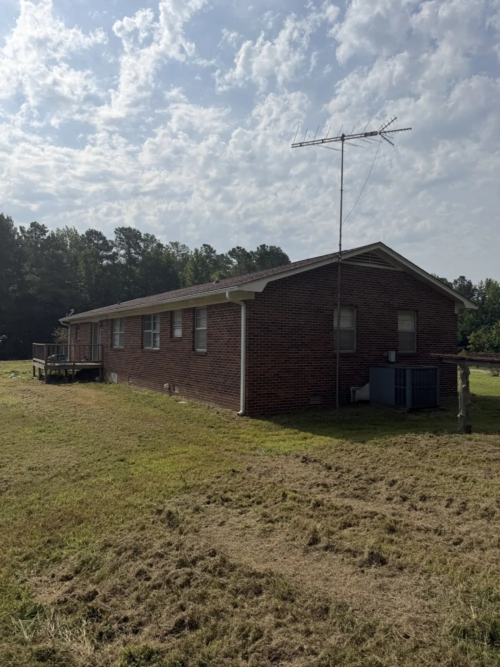 1756 Crazy Doe Rd Lexington, TN 38351