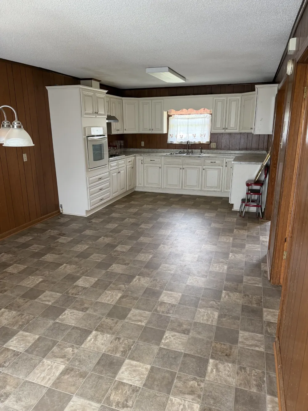 1756 Crazy Doe Rd Lexington, TN 38351