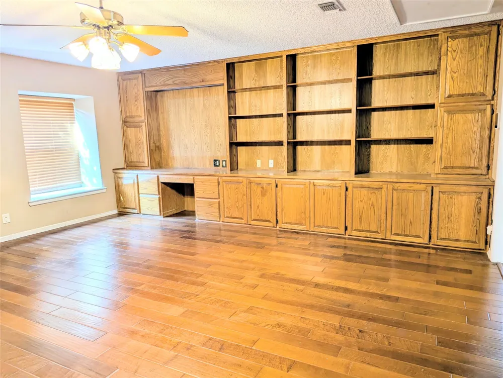 2100 Rough Creek Court Granbury, TX 76048
