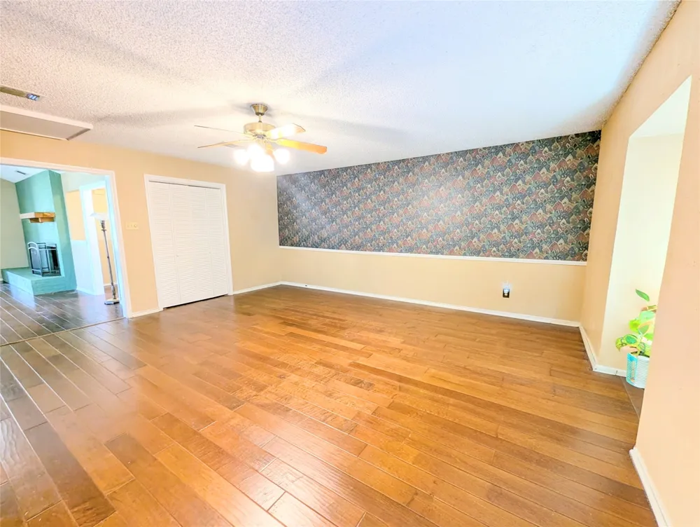 2100 Rough Creek Court Granbury, TX 76048
