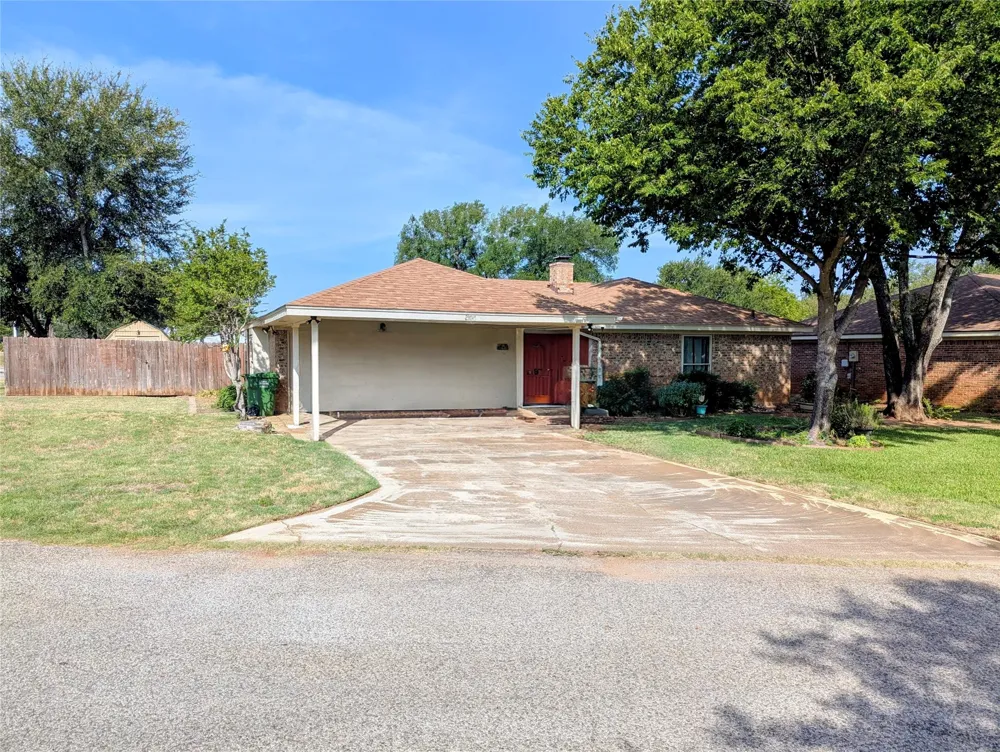 2100 Rough Creek Court Granbury, TX 76048