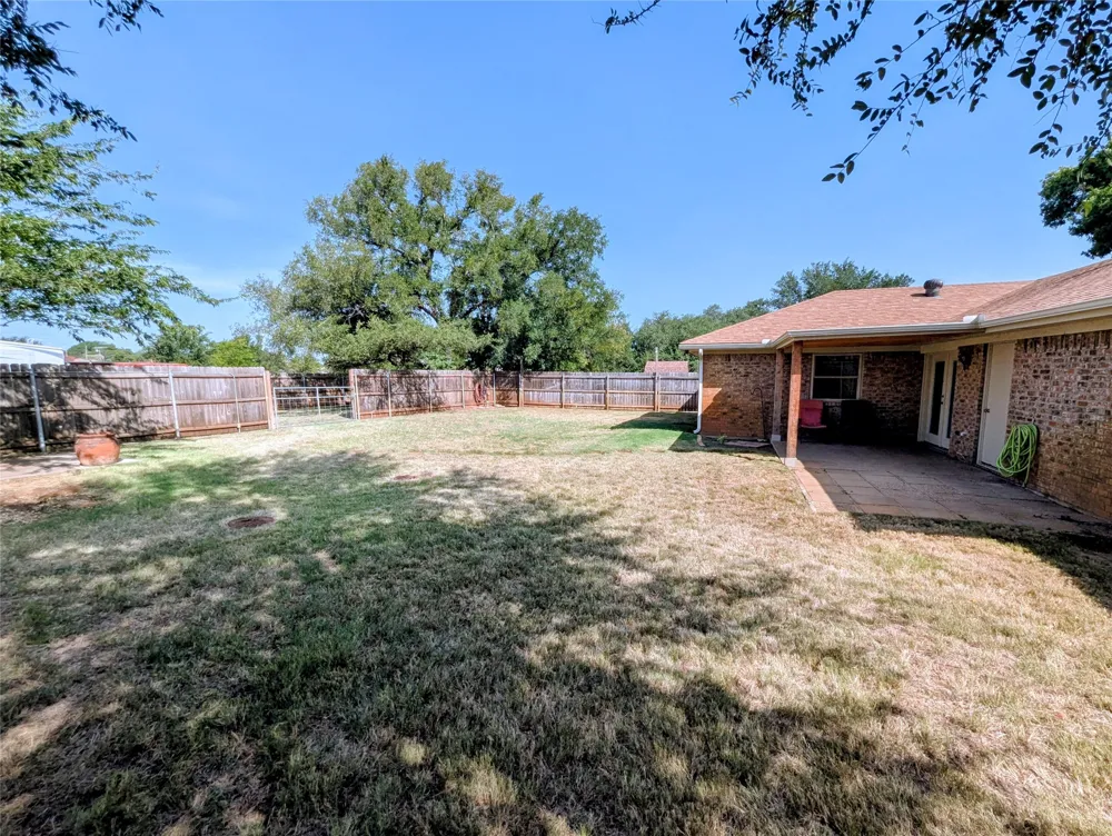 2100 Rough Creek Court Granbury, TX 76048