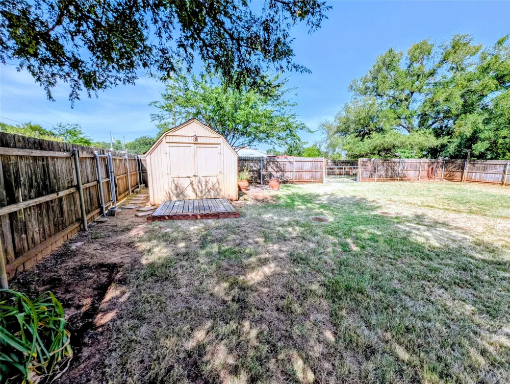 2100 Rough Creek Court Granbury, TX 76048
