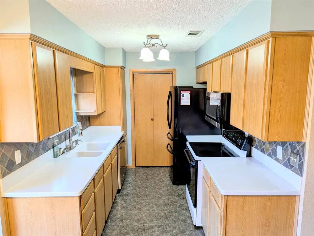 2100 Rough Creek Court Granbury, TX 76048