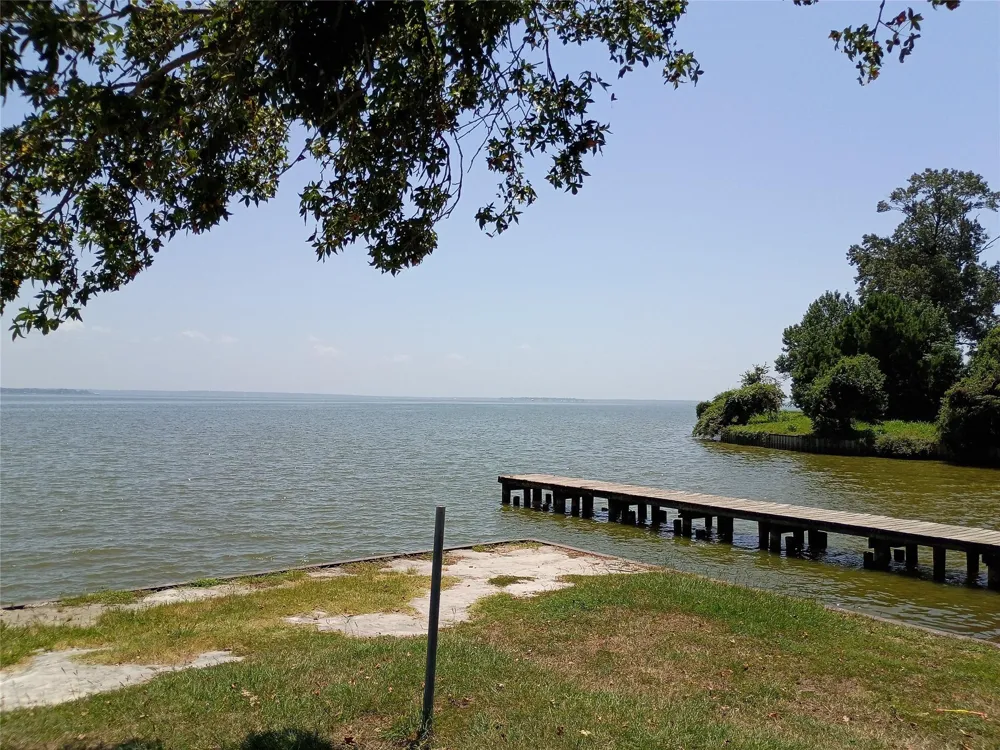 110 Pine Point Circle Onalaska, TX 77360