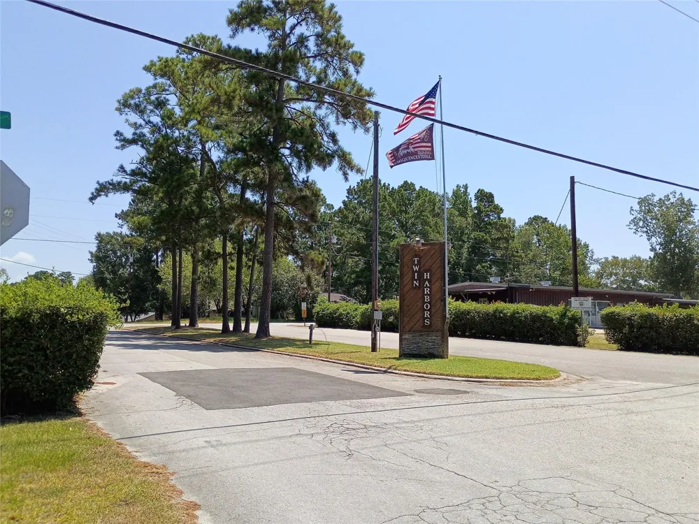 110 Pine Point Circle Onalaska, TX 77360