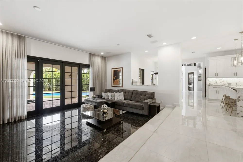 8215 Grand Canal Dr Miami, FL 33144