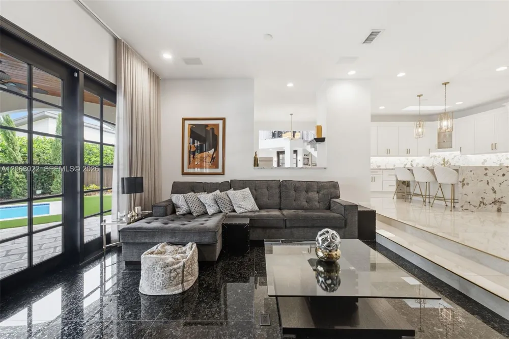 8215 Grand Canal Dr Miami, FL 33144