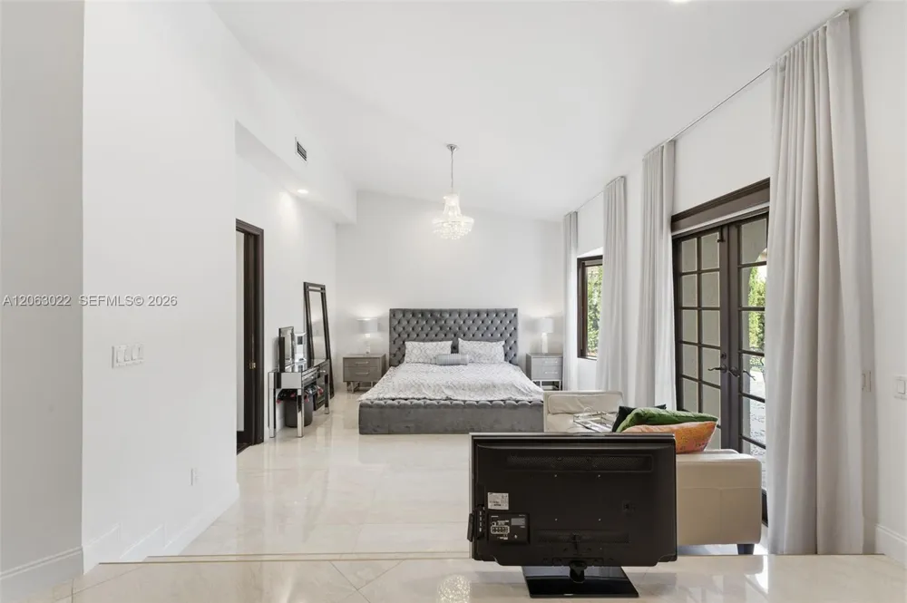 8215 Grand Canal Dr Miami, FL 33144