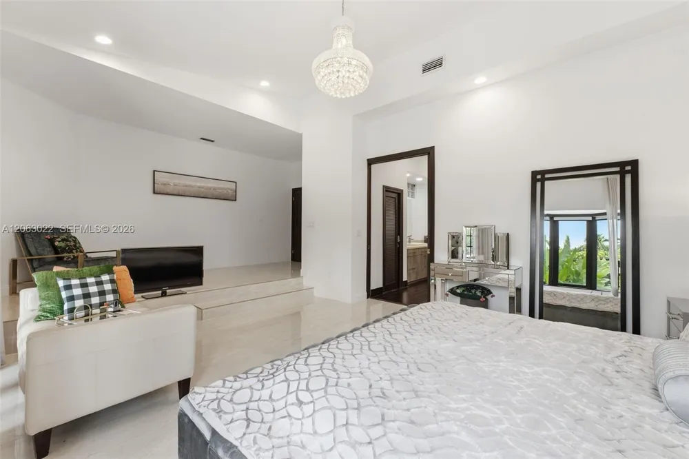 8215 Grand Canal Dr Miami, FL 33144