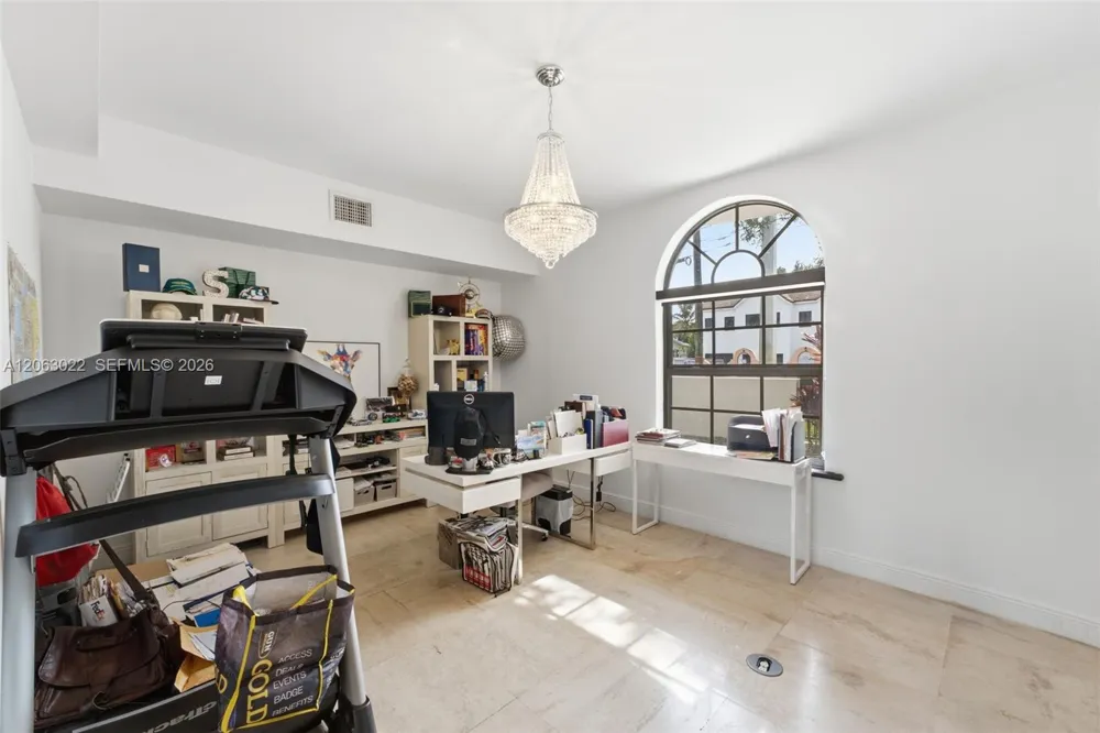 8215 Grand Canal Dr Miami, FL 33144