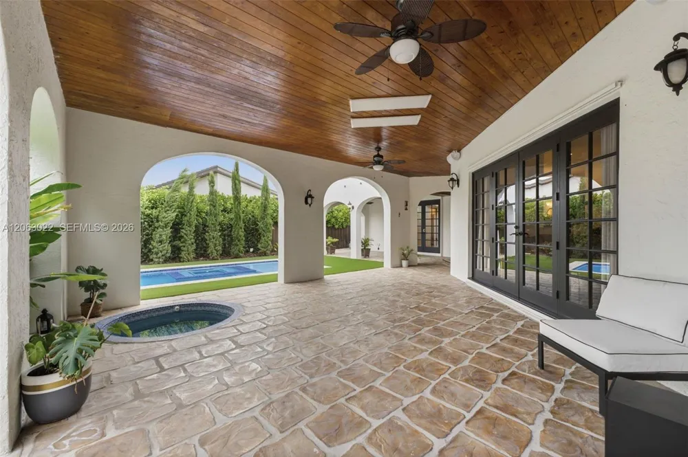8215 Grand Canal Dr Miami, FL 33144