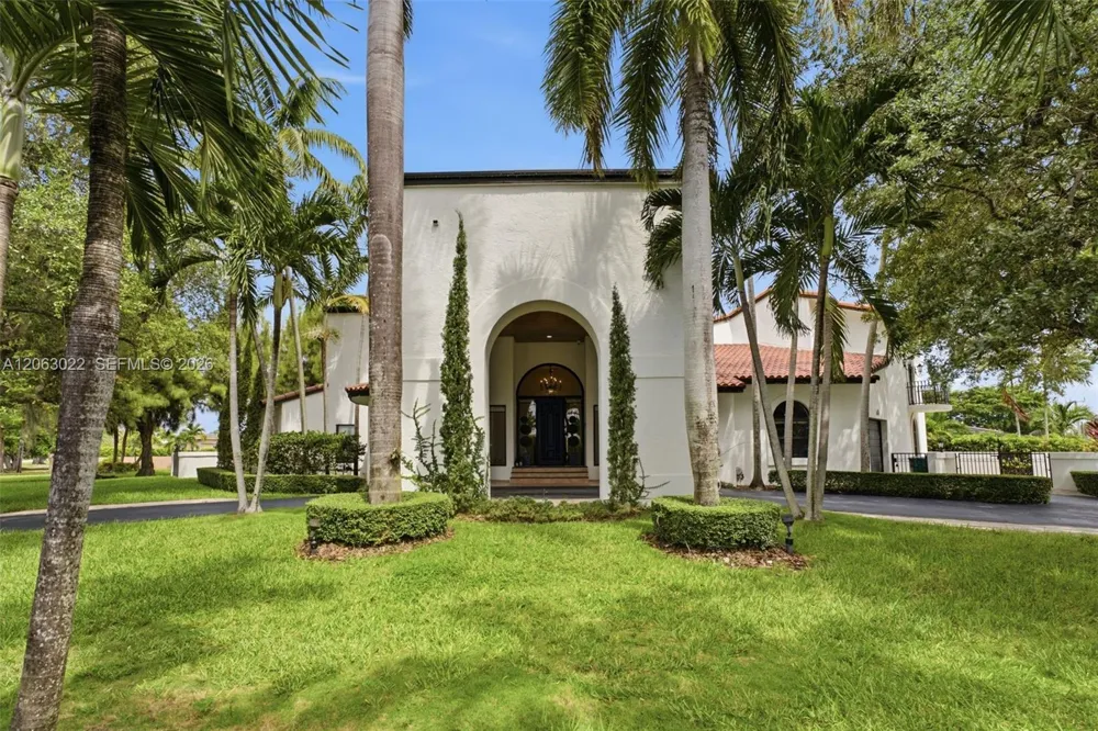 8215 Grand Canal Dr Miami, FL 33144