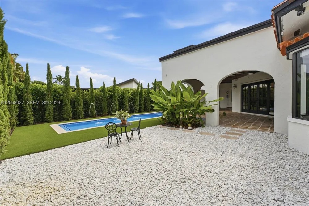 8215 Grand Canal Dr Miami, FL 33144