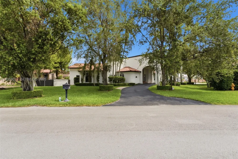 8215 Grand Canal Dr Miami, FL 33144
