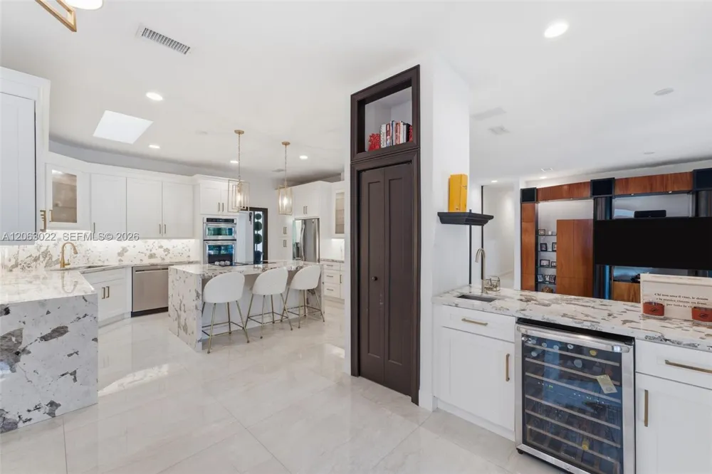 8215 Grand Canal Dr Miami, FL 33144