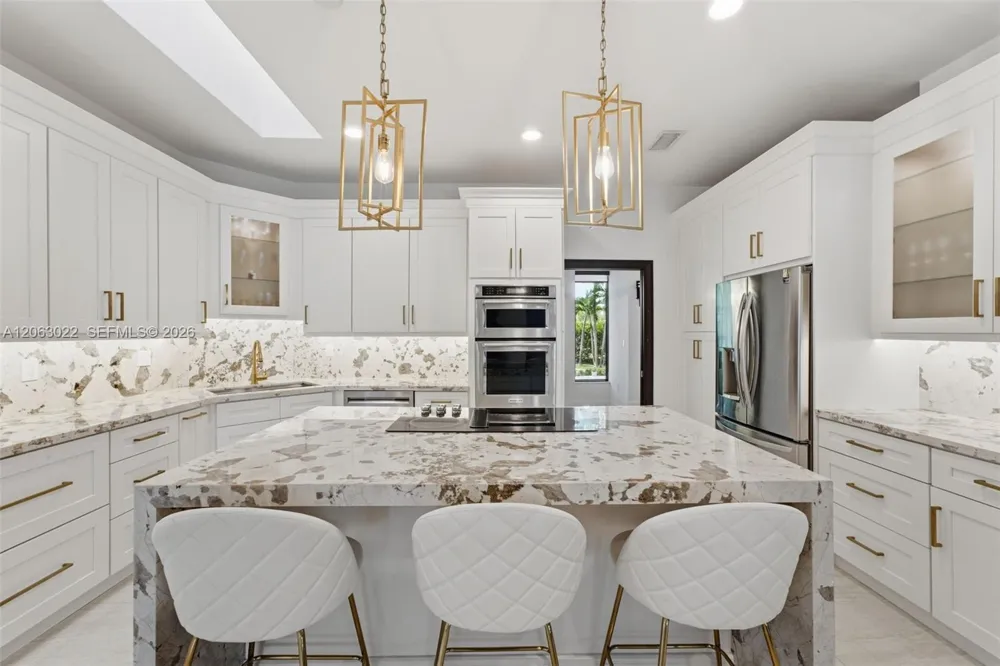 8215 Grand Canal Dr Miami, FL 33144