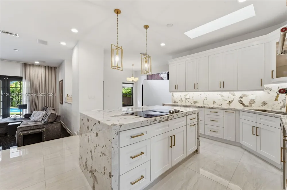 8215 Grand Canal Dr Miami, FL 33144