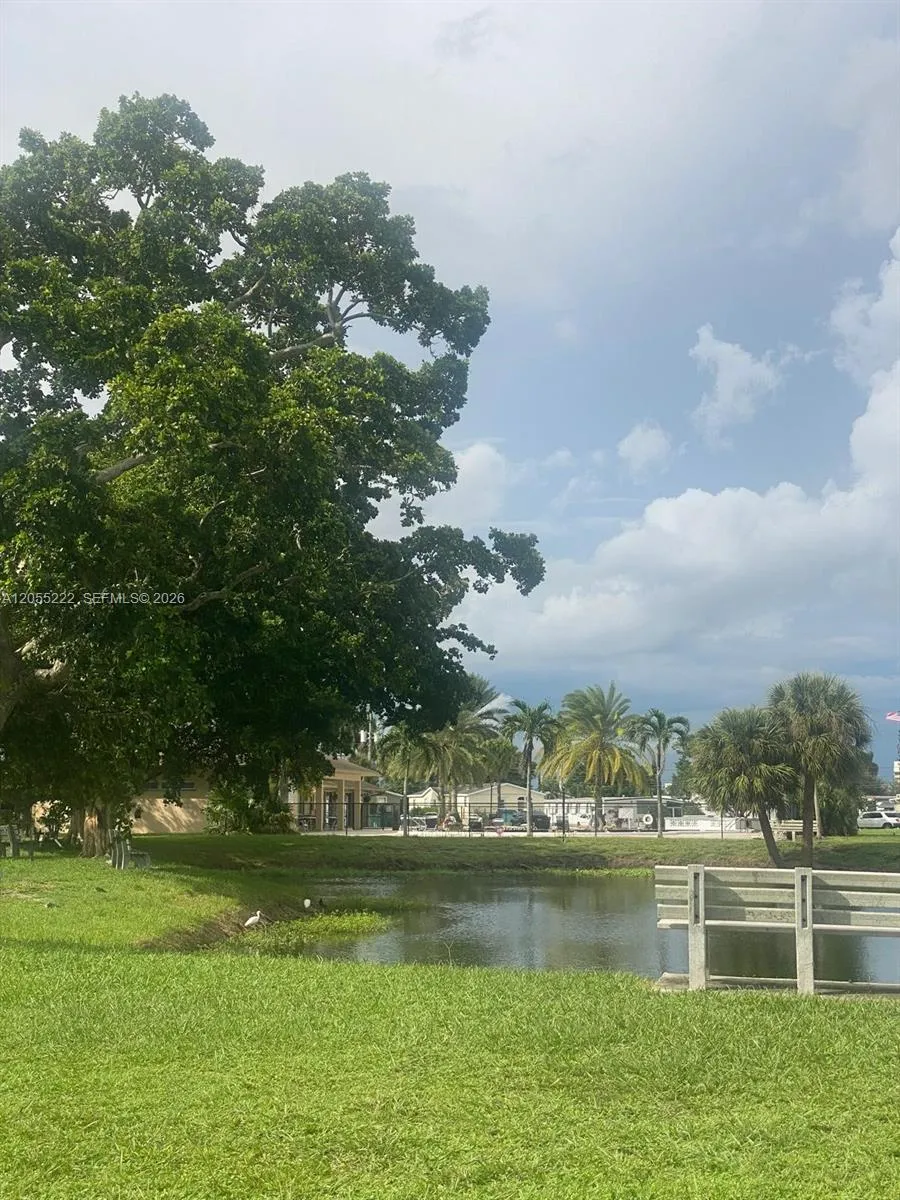3100 W Rolling Hills Cir #709 Davie, FL 33328