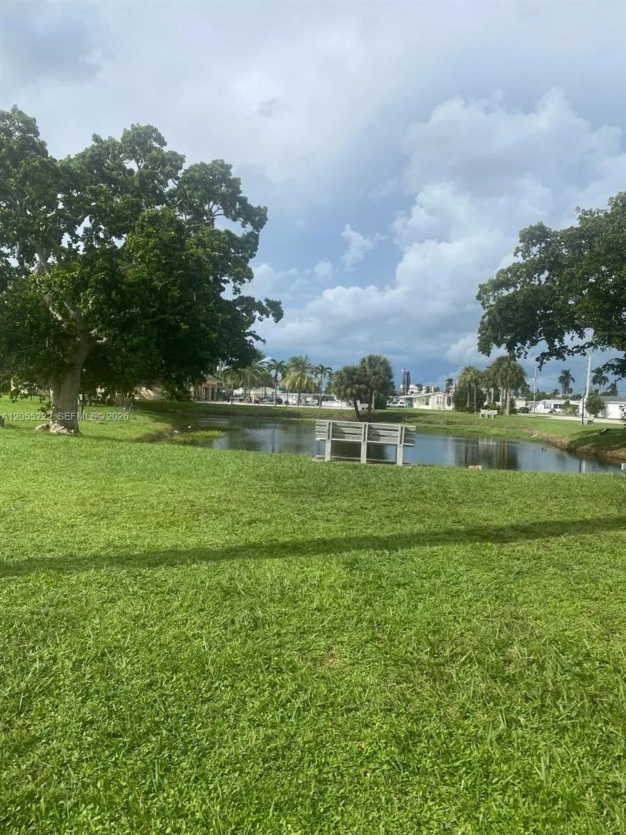 3100 W Rolling Hills Cir #709 Davie, FL 33328