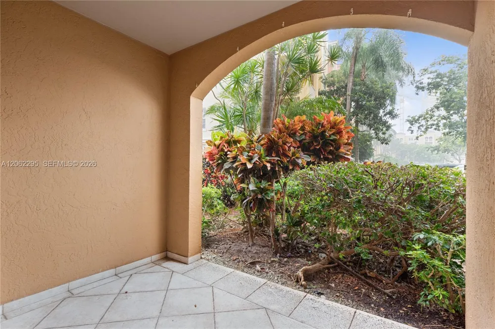 19701 E Country Club Dr #5105 Aventura, FL 33180