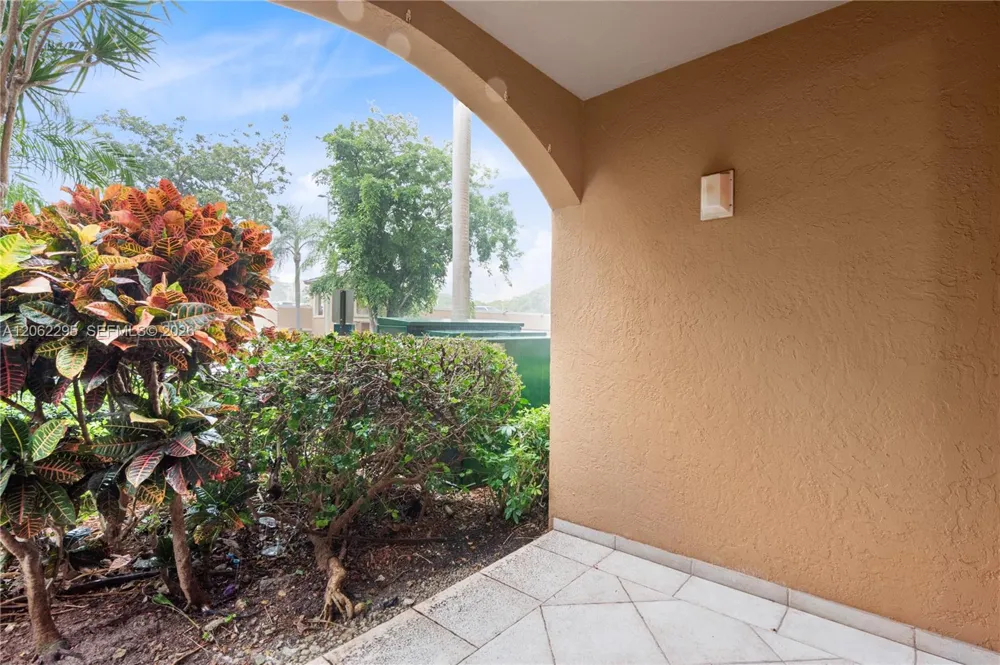 19701 E Country Club Dr #5105 Aventura, FL 33180