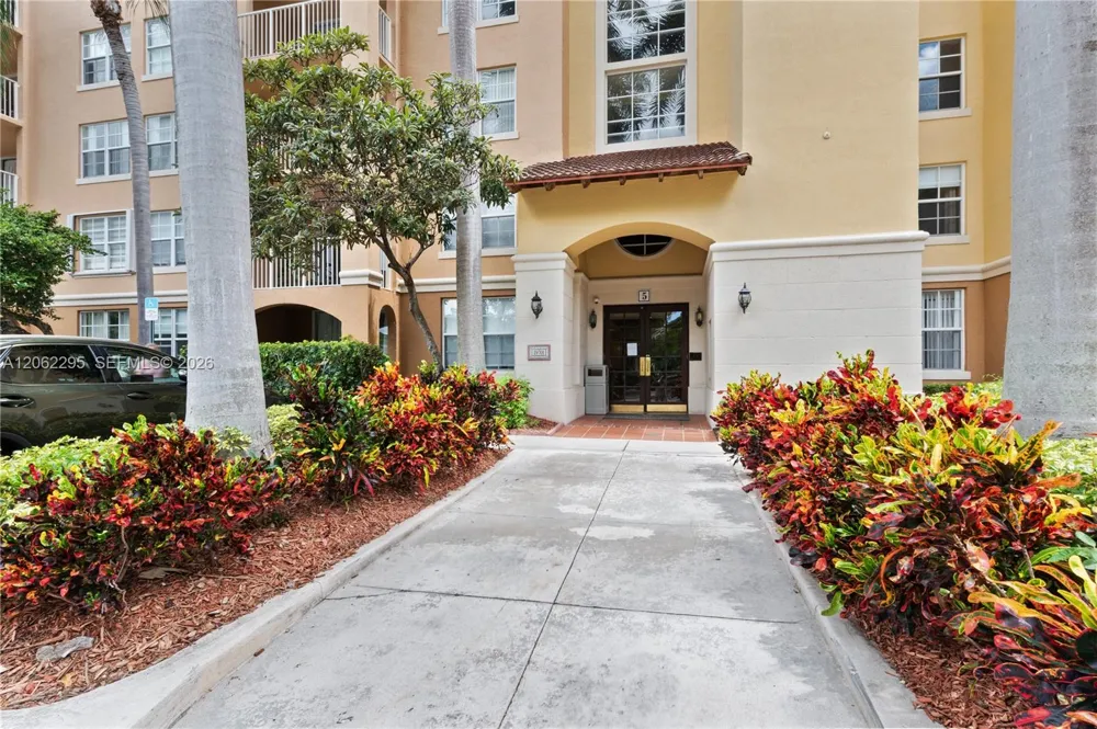 19701 E Country Club Dr #5105 Aventura, FL 33180