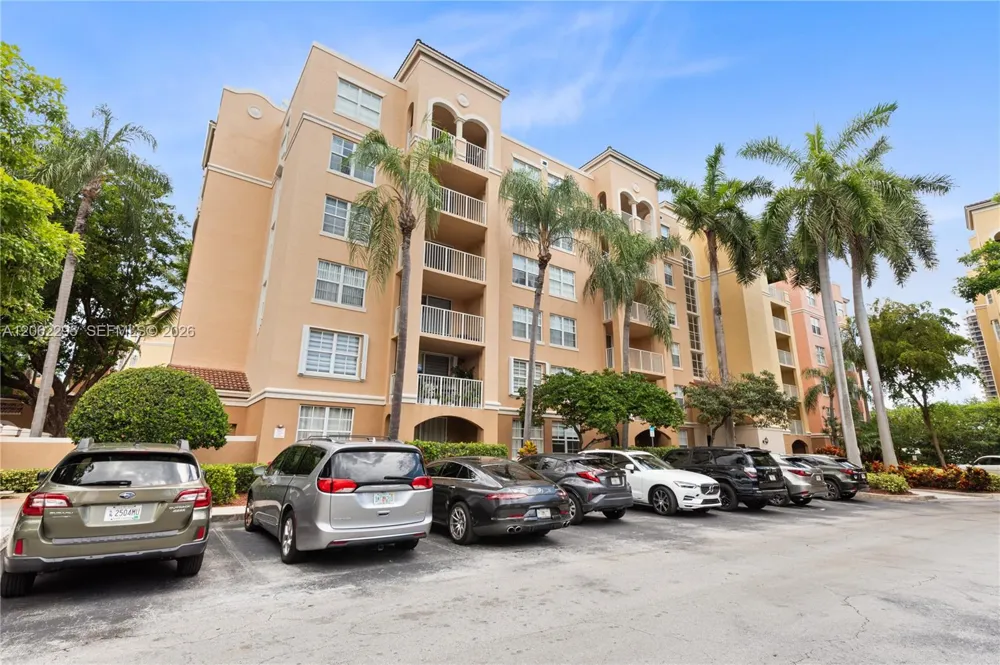 19701 E Country Club Dr #5105 Aventura, FL 33180