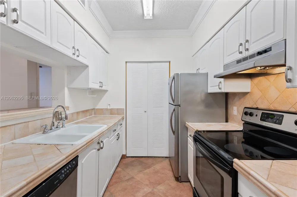 19701 E Country Club Dr #5105 Aventura, FL 33180