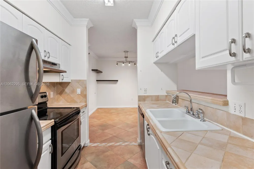 19701 E Country Club Dr #5105 Aventura, FL 33180