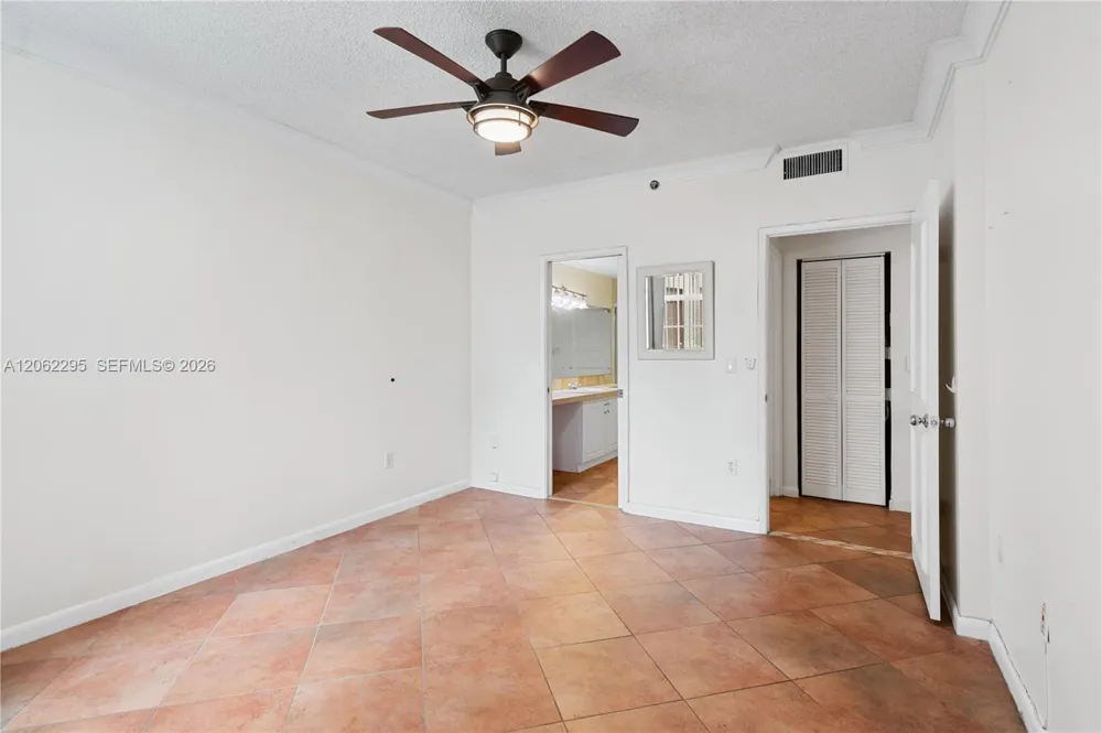 19701 E Country Club Dr #5105 Aventura, FL 33180